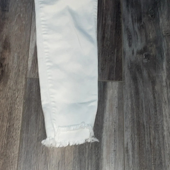 Madewell 10" High-Rise Skinny Crop Jeans in Pure White: Button-Front Edition 26 - Picture 4 of 8